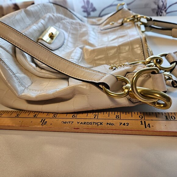 Coach Creme Large Satchel - Picture 13 of 16